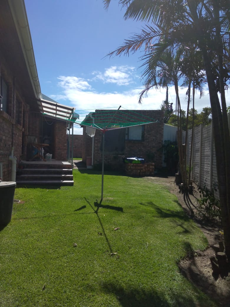 To Let 1 Bedroom Property for Rent in Beacon Bay Eastern Cape